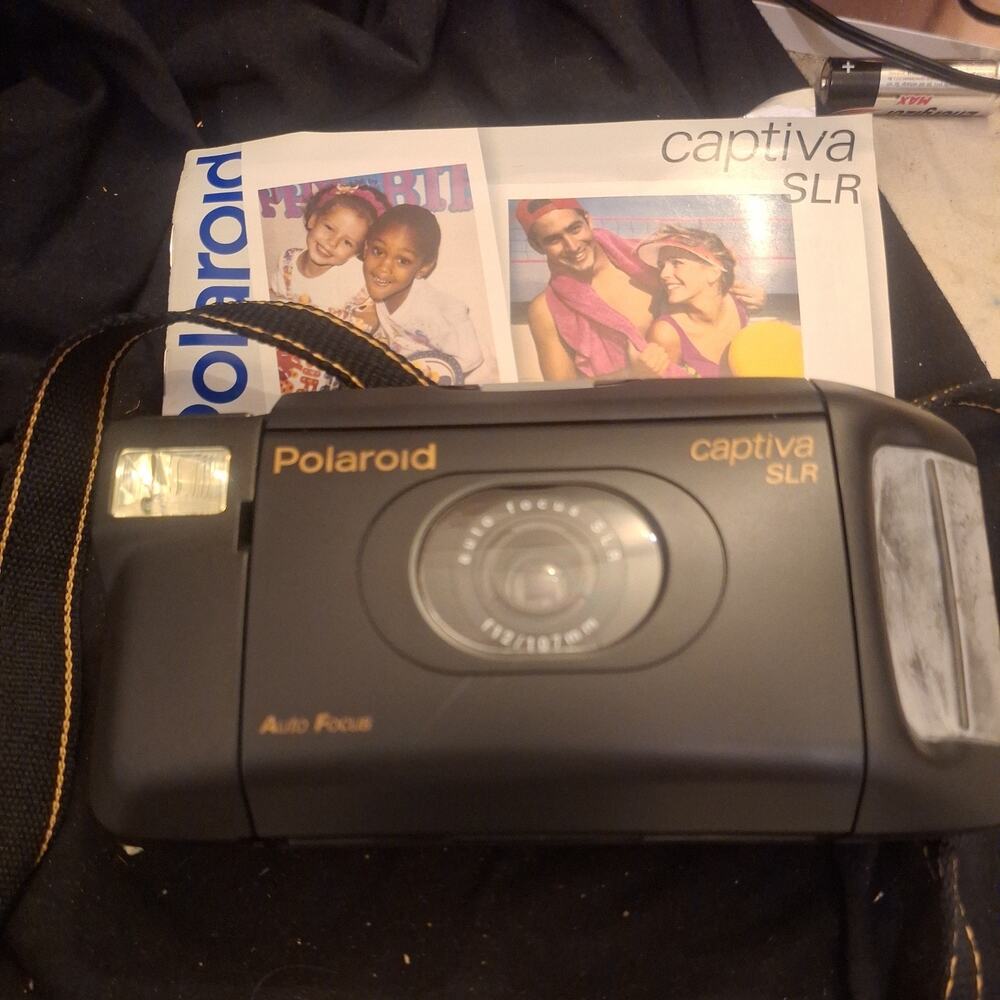 Vintage Polaroid Captiva SLR Auto Focus Instant Film Camera with carrying case